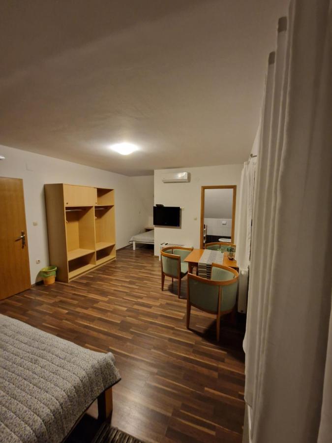 Guest House Wolf II Плитвицька Єзера Екстер'єр фото